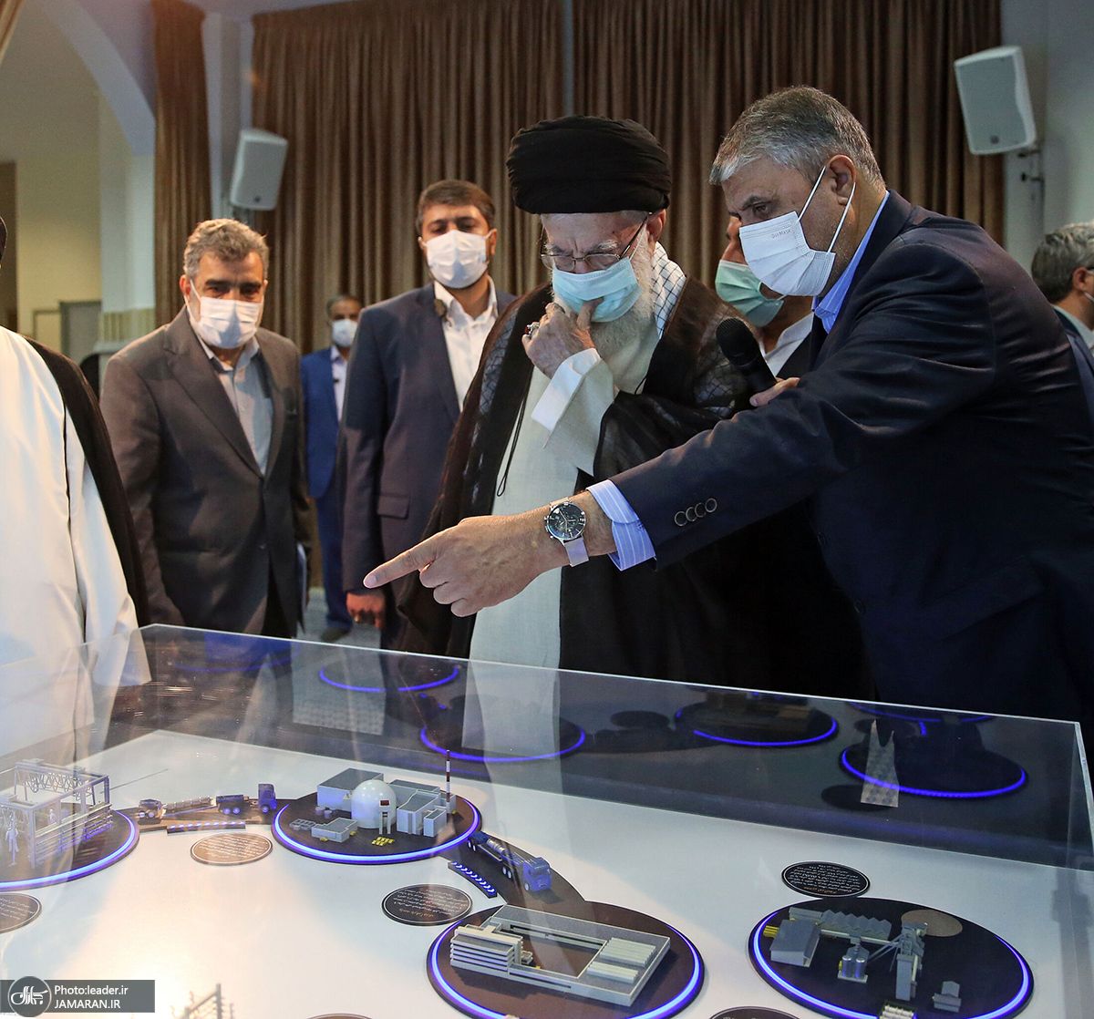 دیدار علی خامنه‌ای، رهبر جمهوری اسلامی با مسئولان برنامه هسته‌ای حکومت ایران، تهران، ۲۱ خرداد