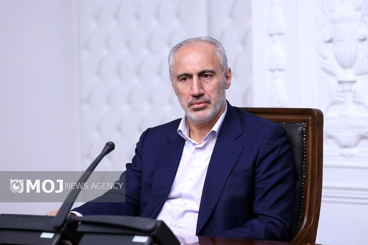 رییس سازمان برنامه و بودجه: با این میزان مصرف، باید برای بنزین از پول کارمند بزنیم