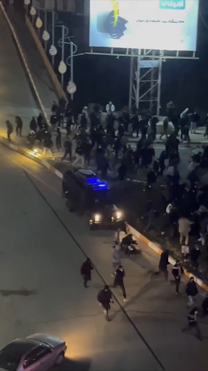 در سرکوب وحشیانه مردم، خودروی زرهی معترضان را در اردبیل زیر گرفت