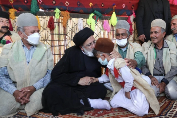 رعایت شیوهنامههای بهداشتی به سبک ابراهیم رئيسی