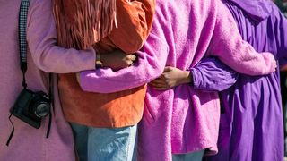 روز جهانی زنان؛ دیوارهای مرئی و نامرئی تبعیض از وطن تا مهاجرت