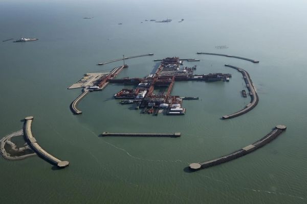 Iran Concerned As Spill In Kazakhstan Threatens Caspian Sea Ecosystem