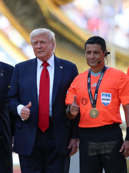 حمله خبرگزاری سپاه به علیرضا فغانی بهدلیل عکس گرفتن کنار دونالد ترامپ