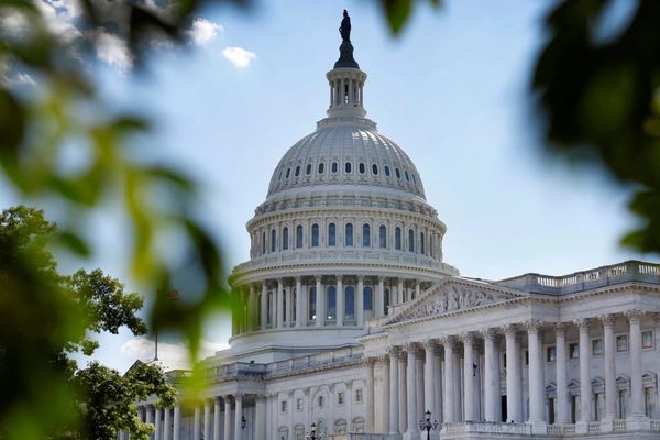 50 سيناتوراً جمهورياً يطالبون أوروبا بتفعيل آلية الزناد وإعادة العقوبات على إيران