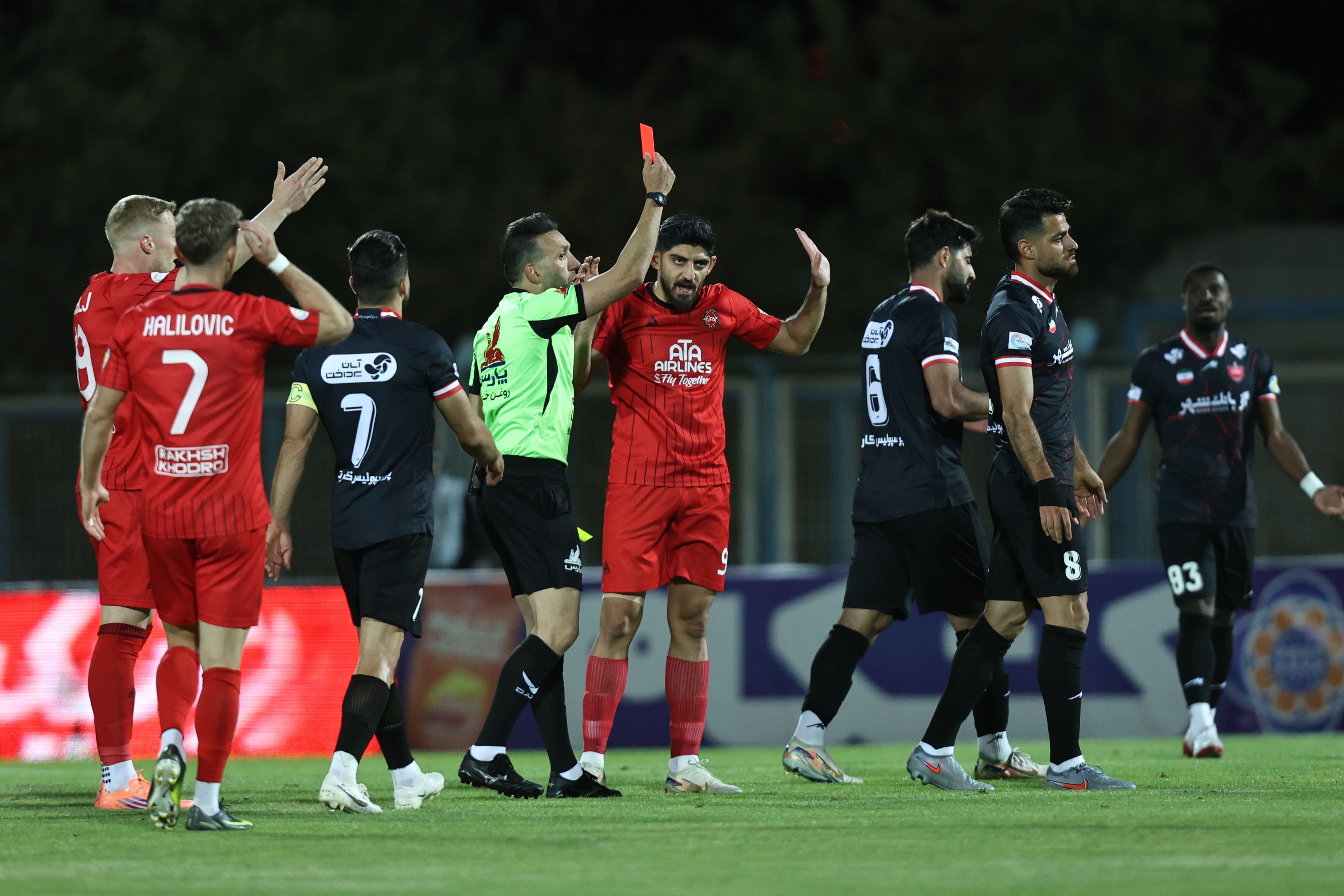 پورعلی‌گنجی به هواداران: اخراج برابر تراکتور از عشق و تعصب به پرسپولیس بود، عذر می‌خواهم