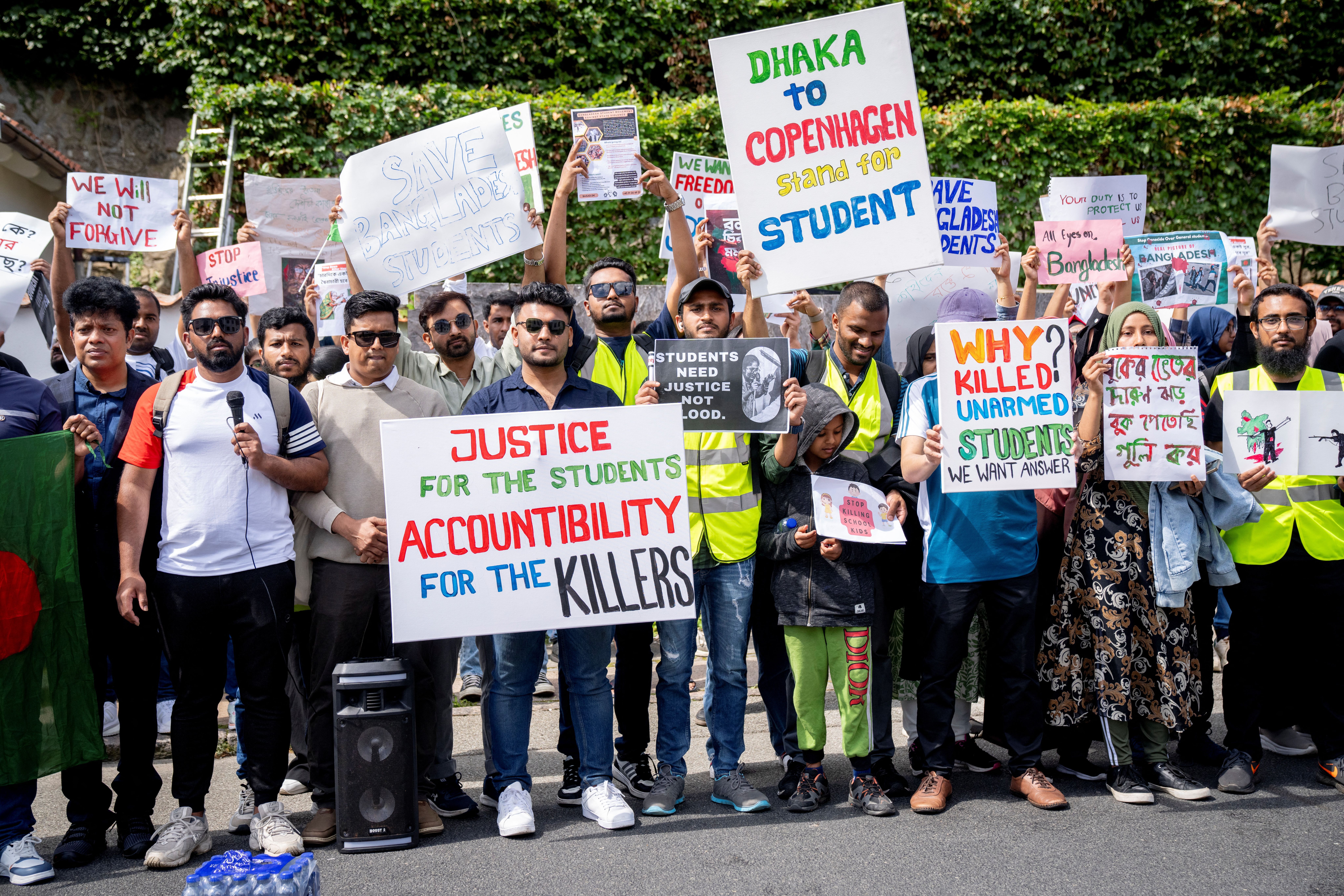 تجمع معترضان در مقابل سفارت بنگلادش در کپنهاگ دانمارک، سوم مرداد