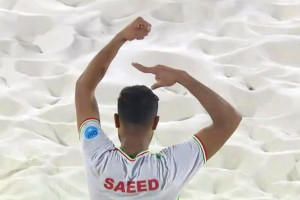 استقبال مردم از تیم ملی فوتبال ساحلی در بوشهر؛ حمله نیروهای امنیتی به شهروندان در فرودگاه