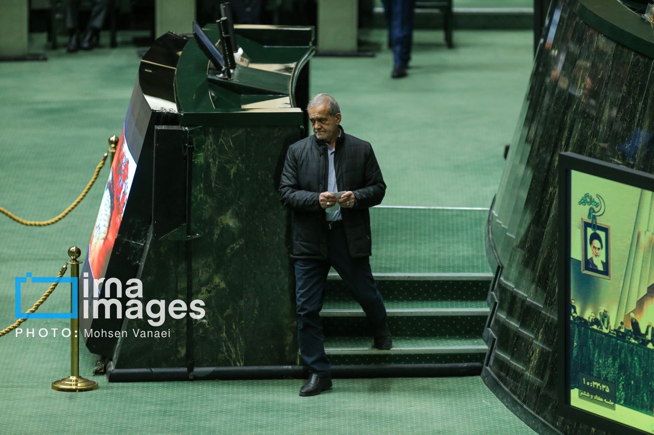 بعد فشل "المصالحة الوطنية" مع المتشددين.. هل يفكر الرئيس الإيراني في مصالحة الشعب؟