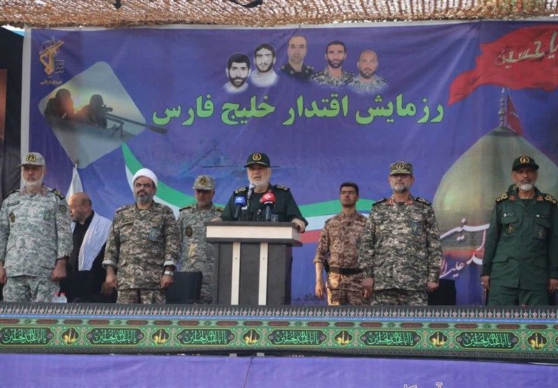 ادامه وضعیت پرتنش با رزمایش سپاه در جزیره ابوموسی و نمایش یک موشک با «برد ۶۰۰ کیلومتر»