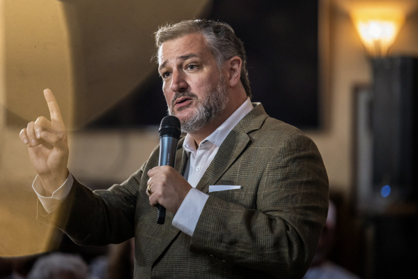 Influential commentator, hawkish senators urge hard US line on Iran