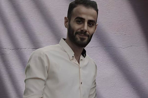 دفن سجين سياسي إيراني وسط تشديد أمني بعد وفاته في ظروف غامضة عقب اعتقاله بأسبوع