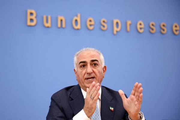 شاهزاده رضا پهلوی خواستار طرح مساله اینترنت و حقوق بشر در مذاکرات با جمهوری اسلامی شد