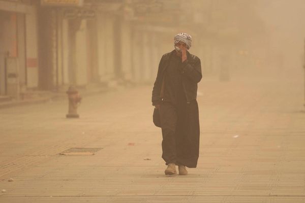 Toxic air tightens grip on Iran, triggering widespread alerts