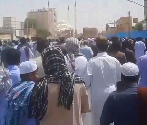 الجمعة الـ42 لاحتجاجات زاهدان.. زعيم أهل السنة: مشكلة الاقتصاد الإيراني "المريض" سياسية