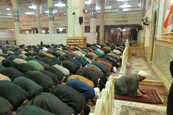 في تكرار أصبح ظاهرة.. مقتل إمام مسجد في طهران طعنًا بالسكين