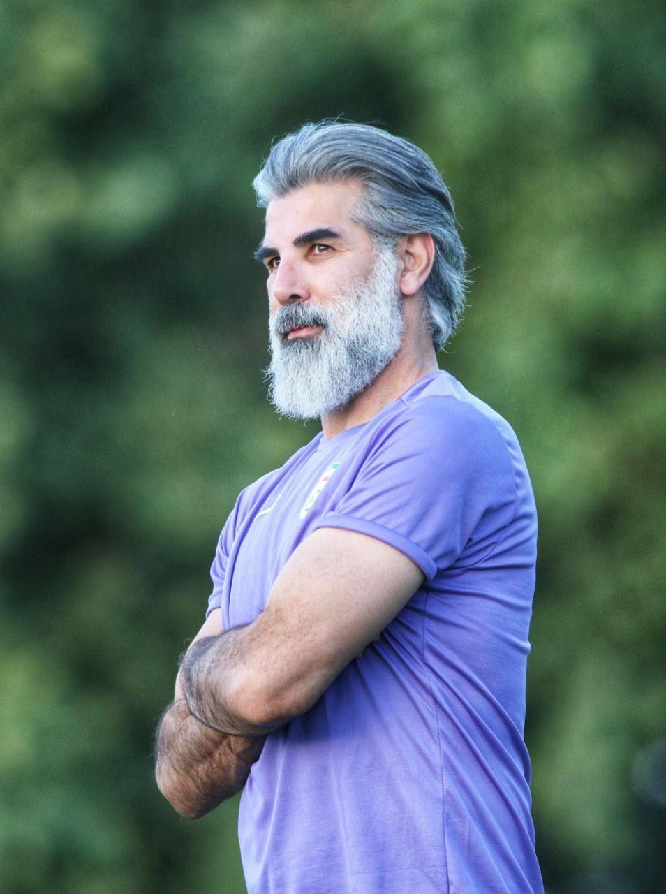 همراهی داود فنایی با اعتراضات سراسری: نمى‌شود به مردم بگوييد برويد سرتان را بگذاريد بميريد