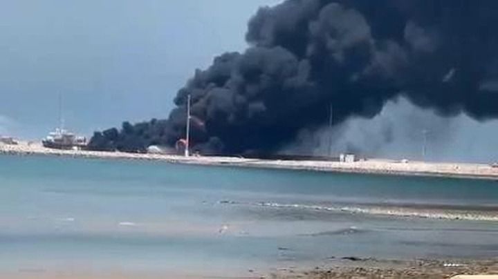 مقام‌های بوشهر: آتش‌سوزی کشتی حامل متانول دست‌کم سه کشته به جا گذاشت