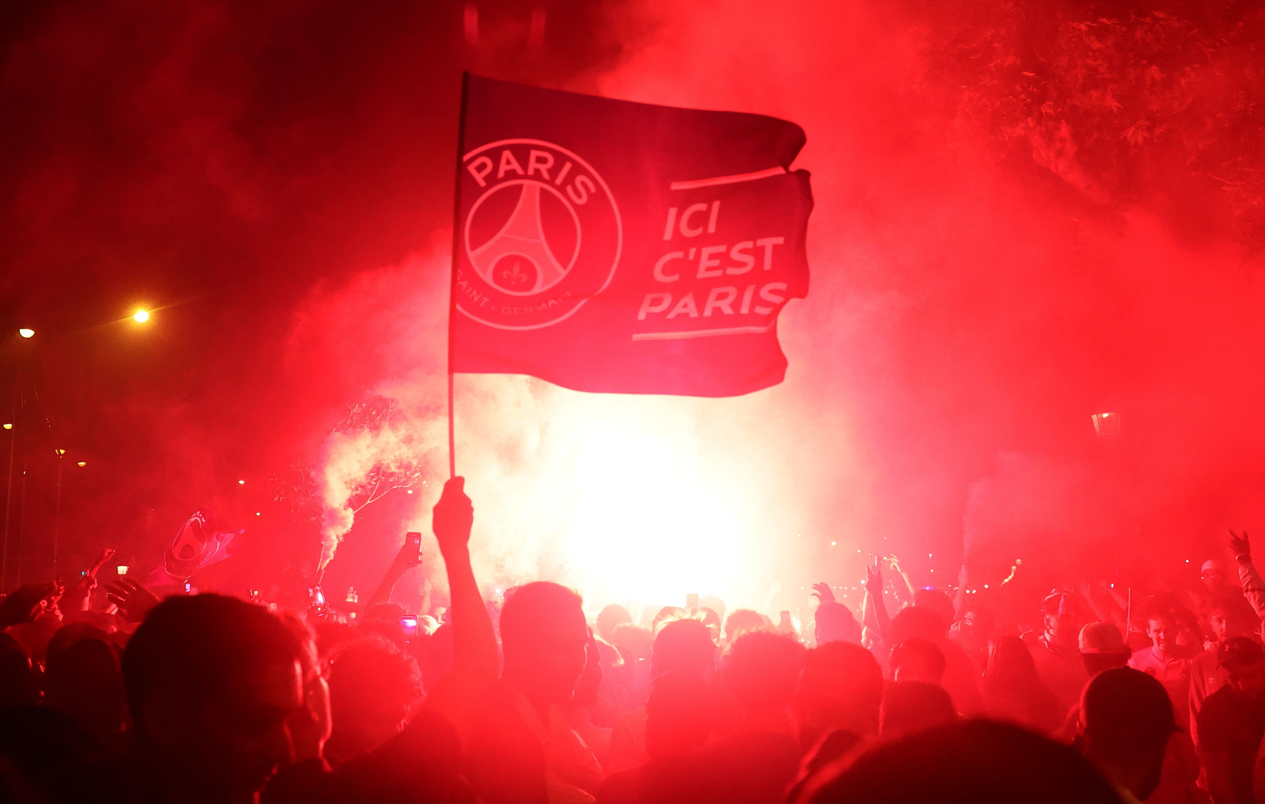 جشن‌های قهرمانی پاری سن‌ژرمن؛ دو نفر کشته، بیش از ۱۹۰ نفر زخمی و ۵۰۰ نفر بازداشت شدند