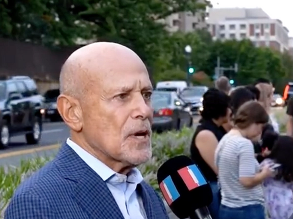 گروگان پیشین سفارت آمریکا در ایران: باید تهران را وادار کرد هزینه گروگانگیریهایش را بدهد