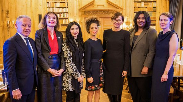 From left to right: Ralph Büchi (Chairman of the Supervisory Board of Axel Springer SE), Friederike Behrends (Chairwoman of the Management Board of the Deutsche Postcode Lotterie), Roya Mahboob (co-founder of Afghan Girls RoboticTeam), Masih Alinejad (journalist and women's rights activist), Bettina Stark-Watzinger (Federal Minister of Education and Research), Niddal Salah-Eldin (Head of Talent & Culture at Axel Springer SE), Antje Schippmann (Managing Director of the Freedom Foundation)
