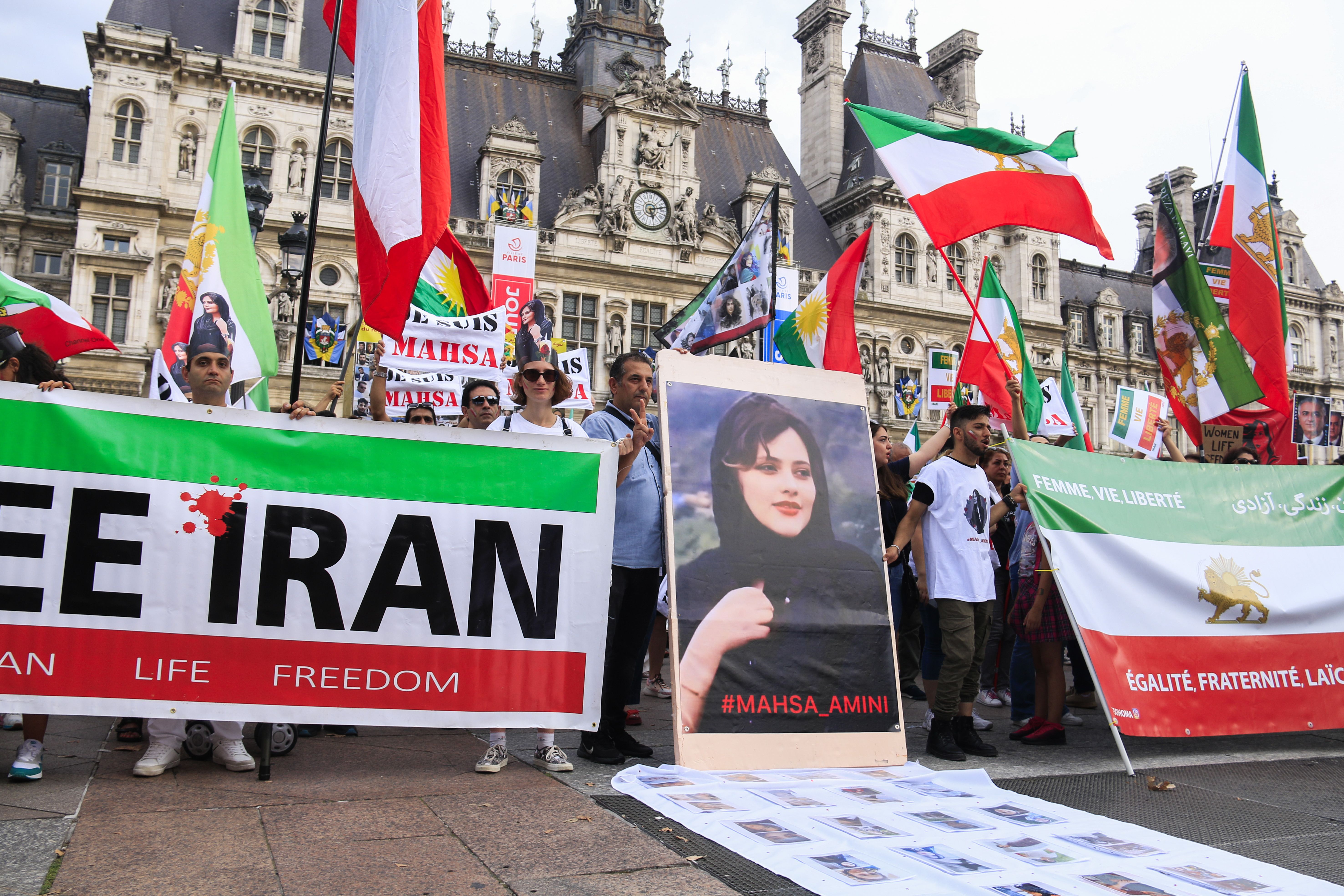 حمله به معترضان در سالگرد قتل مهسا؛ حریق در زندان قرچک و شلیک به شهروندی در سقز