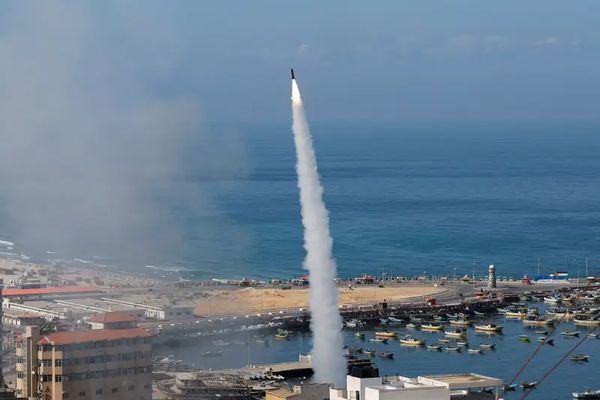 وسط ترحيب إيراني.. 700 قتيل وألف جريح في هجوم حماس على إسرائيل