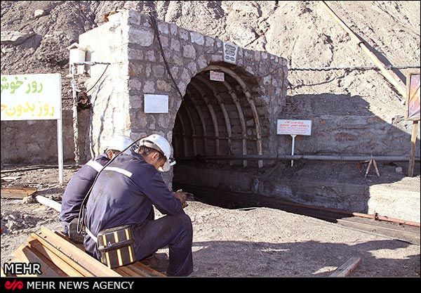 ۵ اتحادیه کارگری فرانسه، «قتل‌عام» ۵۲ کارگر معدن طبس را محکوم کردند