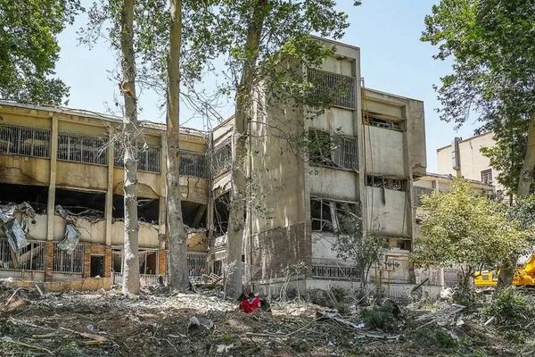 مصير مجهول للسجناء المتحولين جنسيًا في سجن "إيفين" بطهران بعد الهجوم الإسرائيلي