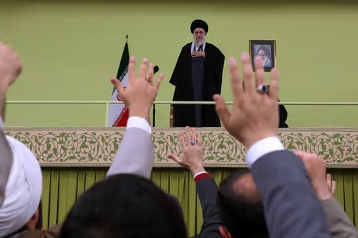 انتقاد مردم از خبررسانی حکومت درباره انفجار بندرعباس و بی‌اعتنایی خامنه‌ای به جان ایرانیان