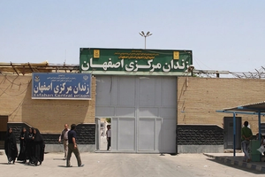 زندانیان اصفهان در اعتراض به انتقال معترضان انقلاب ملی به انفرادی اعتصاب کردند