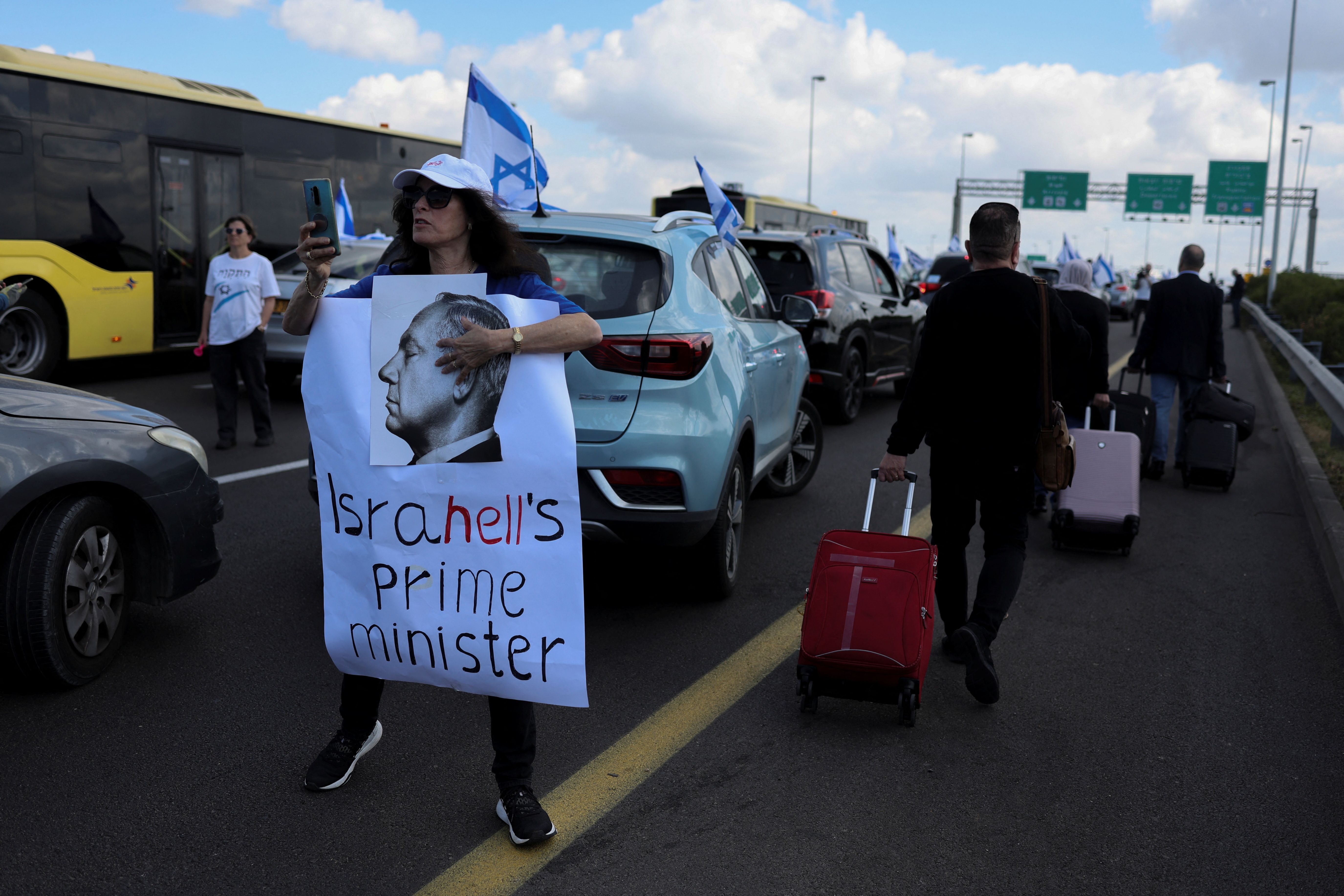 سفر نتانیاهو به ایتالیا در میان موج اعتراضات در کشور؛ دیدار با وزیر دفاع آمریکا در فرودگاه