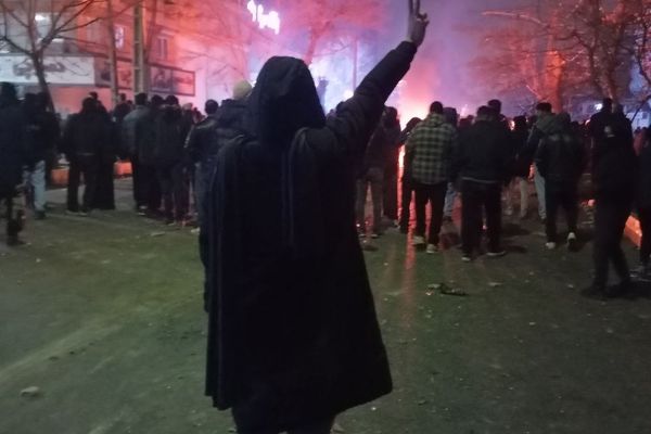 فاجعة في شاهرود.. شهود عيان يؤكدون مقتل 200 شخص وسقوط عشرات النساء في المستشفيات