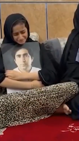 الأمن الإيراني يقتل شابًا بسبب نقله بضع لفافات من الأقمشة