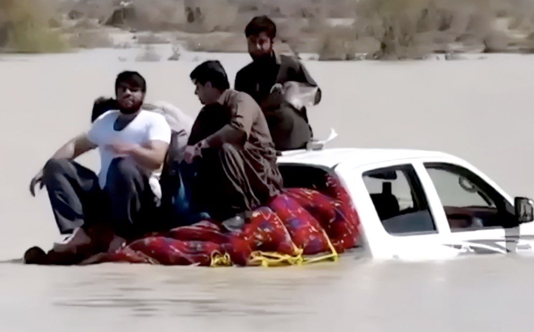 سیل‌زدگان سیستان و بلوچستان:‌ آب و غذا به روستاها نمی‌رسد