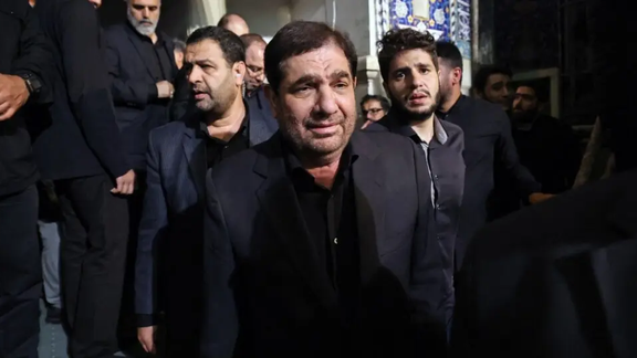 مشاور خامنهای: خون فرماندهان کشتهشده، موثرتر از موشکها از نظام و مردم دفاع میکند