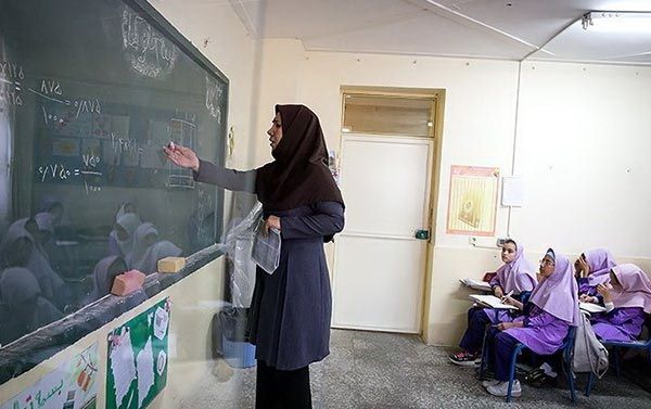 مشاور وزیر آموزش و پرورش از طرح نشان زنان فرهنگی شاغل خبر داد