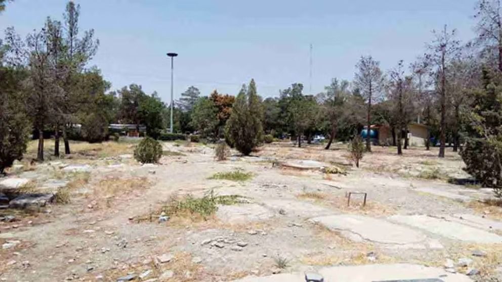 "العفو الدولية": إيران تدمر أدلة إعدامات الستينيات وتحوّل "بهشت زهراء" إلى موقف سيارات