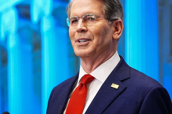 وزير الخزانة الأميركي: مسؤولو النظام الإيراني لا يفهمون سوى لغة القوة