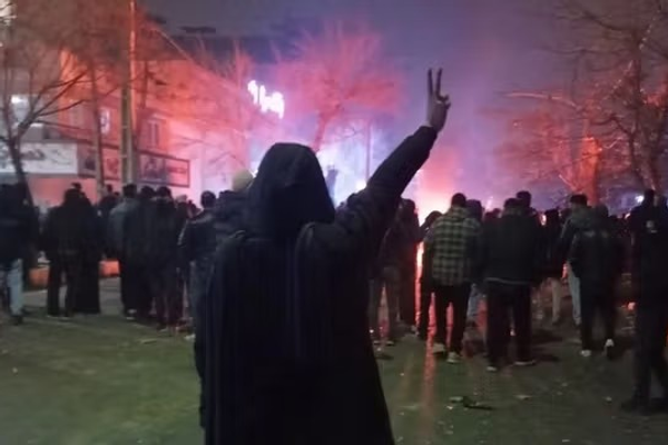 پیام یک مقام دولتی به ایراناینترنشنال: حکومت مردم را به رگبار بسته، ترامپ باید وارد شود