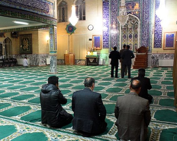 نماینده خامنهای در اصفهان: دشمن برای خلوتسازی مساجد برنامه دارد