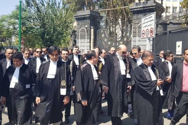 Iranian Lawyers' Protests Continues Against Parliamentary Decision