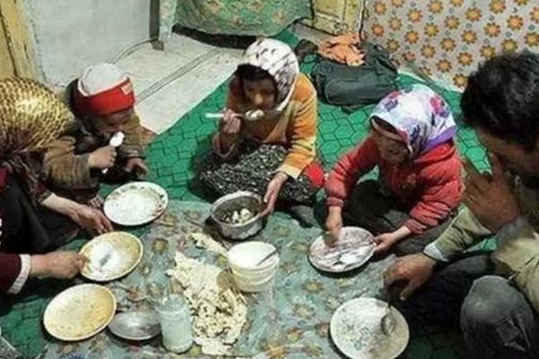 Iranian workers grapple with rising costs amid stalled wage talks