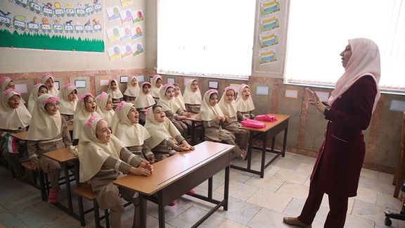 سخنگوی وزارت آموزش و پرورش: هیچ یک از اتباع خارجی اجازه تدریس در مدارس را ندارند