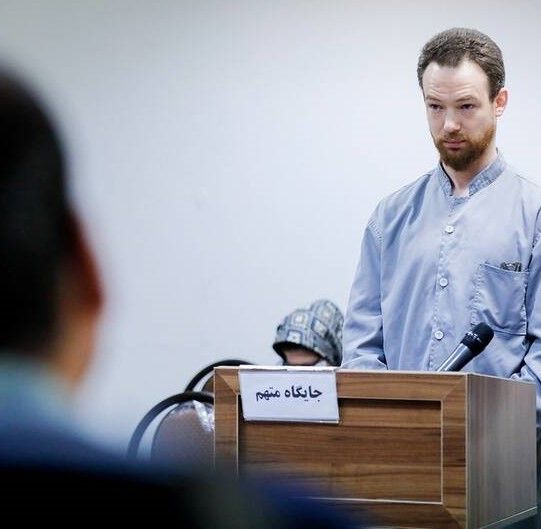 درخواست اشد مجازات برای یوهان فلودروس دیپلمات سوئدی زندانی در ایران