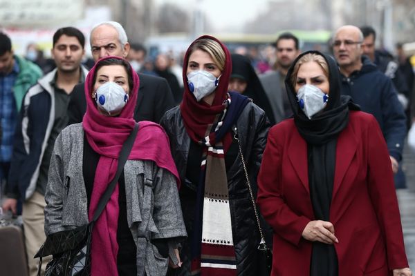 Iran sees rise in COVID-19 cases as experts urge return to masks