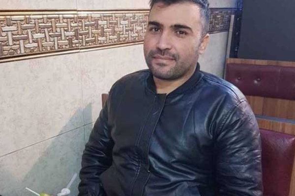 ناشط إيراني ساخر لرئيس البرلمان:أي بلد صنعتم حيث لا يرغب حتى ابنك بالعيش فيه!
