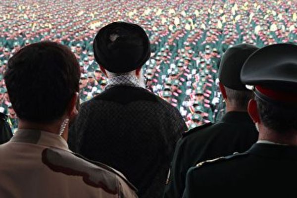 "إكسبرس": الحرس الثوري الإيراني يُجند "خلايا نائمة" في بريطانيا للتجسس وترهيب المعارضين