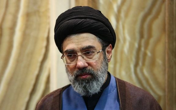 محمد نوریزاد، زندانی سیاسی: یک مقام قضایی پیام داد اینقدر مجتبی مجتبی نکن