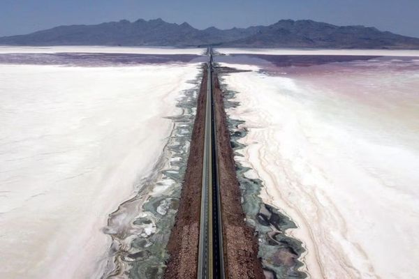 یک استاد دانشگاه: احیای کامل دریاچه ارومیه دستکم ۱۴ سال زمان میبرد