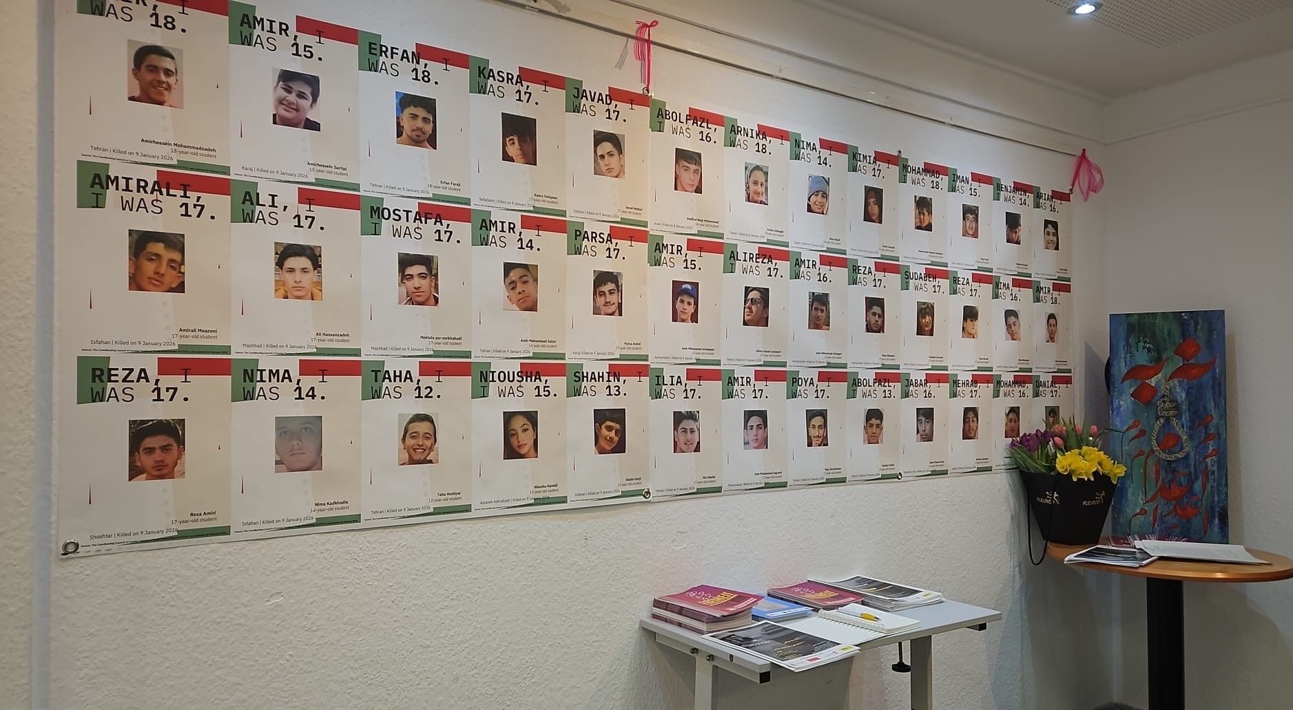 نمایشگاه دادخواهی «نیمکت‌های خالی» در هانوفر آلمان برای ۲۳۰ دانش‌آموز کشته شده در دی‌ماه